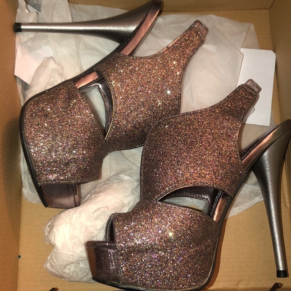 CHARLOTTE Russe Cookie Heels. Glitter bronze. Size 6